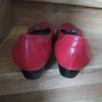 Dámské kožené lodičky velikost 43 červené