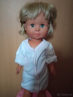 Panenka zpívá a tancuje