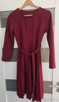 Tmavě červené, vínové šaty