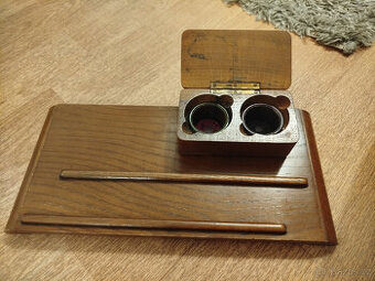 starožitný dřevěný kalamář