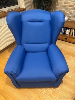 Krásné modré křeslo