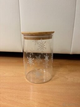 Skleněná dóza s vločkami