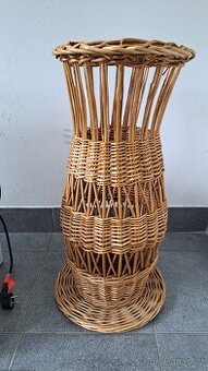 Proutěná dekorativní váza