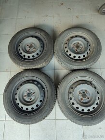 Pneumatiky a plechové disky na Toyota Yaris