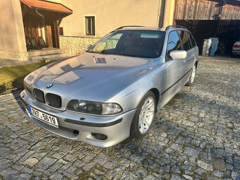 BMW E39 528i