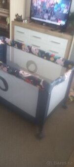 Kvalitní dětská rozkládací postýlka, Zn.Lionelo