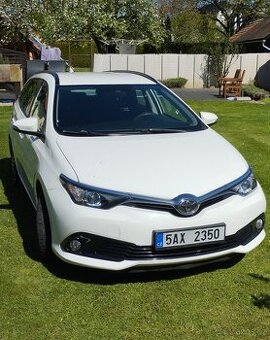 Toyota Auris kombi 1,6 97kw,11/2016