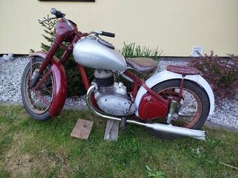 Jawa 250 pérák bez TP na renovaci