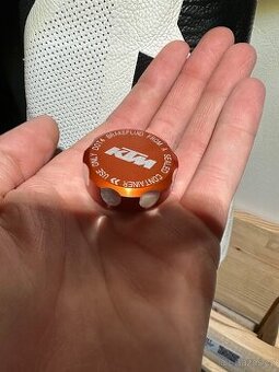KTM Powerparts víčko / kryt brzdové kapaliny vzadu