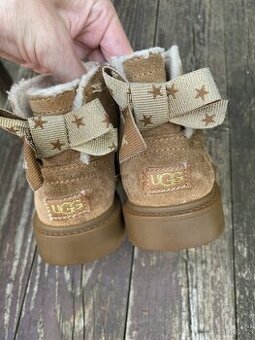 UGG velikost 22