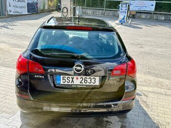 Opel Astra J 1.7 CDTi SPORTS TOURER - Rok 2011.