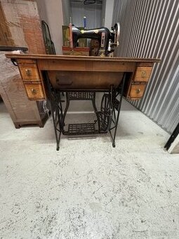 Starožitný šicí stroj Robin