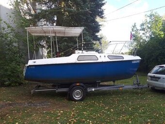 Kajutova loď 6 m délka plus podval