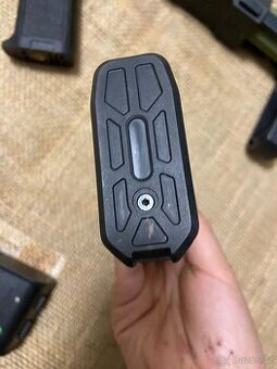 Airsoftová výbava AEG M4