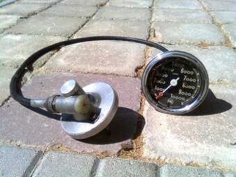 Starý otáčkoměr PAL AP apod.