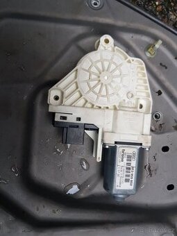 Moturek stahování oken 8K0959802