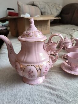 RŮŽOVÝ PORCELÁN LEANDER 1946 – 14K ZLACENÍ – KOMPLETNÍ SADA