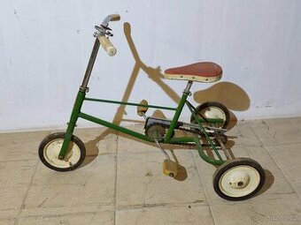 Dětská retro šlapací tříkolka