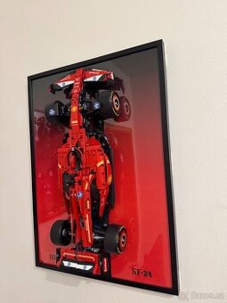 LEGO 42207 Ferrari F1 včetně rámečku na zeď