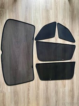 Sluneční clony Laitovo + gumové koberce (Škoda Superb 3)