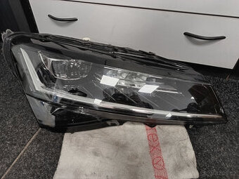 pravý přední LED světlomet 3V1941016D