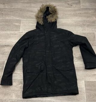 Zimni bunda s košichem na kapuce