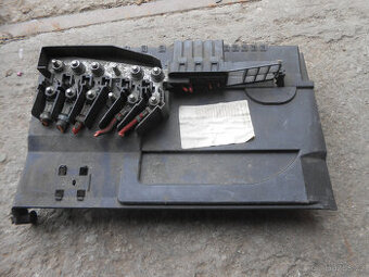 kryt baterky s pojistkama VW Polo 9N