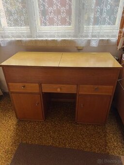 Psací stůl