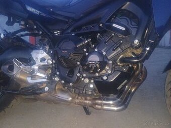 -Yamaha Tracer 9/900 2016 TOP STAV velká výbava