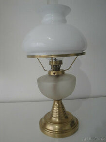 mosazno skleněná stará petrolejová lampa