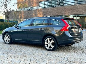 Volvo V60 2.0D 120kW 5VÁLEC AUTOMAT SENZORY