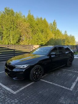 BMW 530e X-Drive Plug-in hybrid M Packet, rok 2021