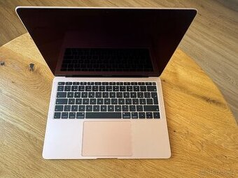 MacBook Air, Retina, 13palcový, 2019, 16 GB - 1