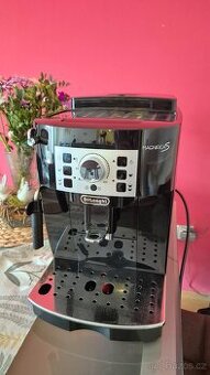 Kávovar Delonghi magnifica