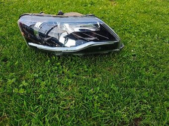 Světlomet xenon škoda Rapid