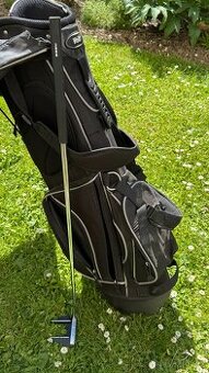 Golfový bag a putter