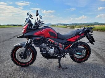 Suzuki DL 650A V-Strom, Enduro, drátěná kola.