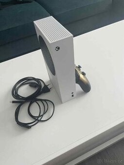 Xbox series S včetně příslušenství viz. foto. Bez poškození.