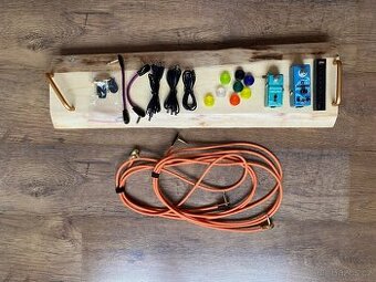 Prodám příslušenství k pedalboardu