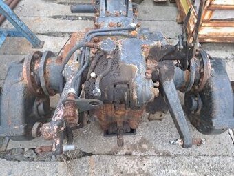 Zetor víko hydrauliky 7711. 7745.