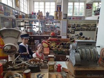 Reklamní cedule, staré figuríny , historie obchodu a řemesel