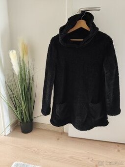 Chlupatá černá mikina