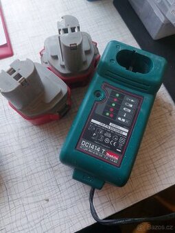 Makita  nabíječka 2×baterie