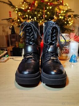 Dámské kotníkové boty s platformou vel. 40