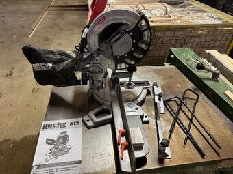 Pokosová pila s laserem - HECHT 813