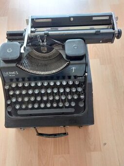 Starý psací stroj Hermes - krásná dekorace