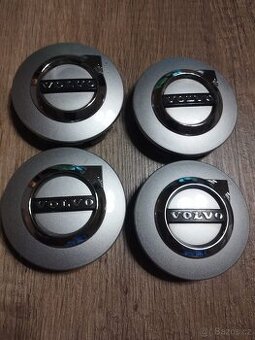 Krytka středu kola se znakem Volvo