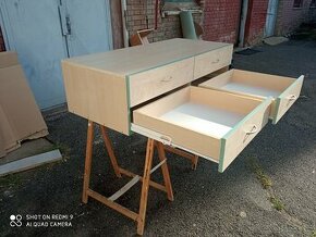 Skříňka se zásuvkami