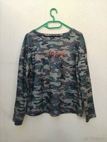 Maskáčové tričko s nápisem