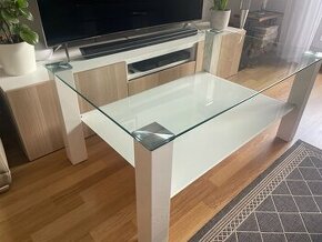 luxusní skleněný stůl